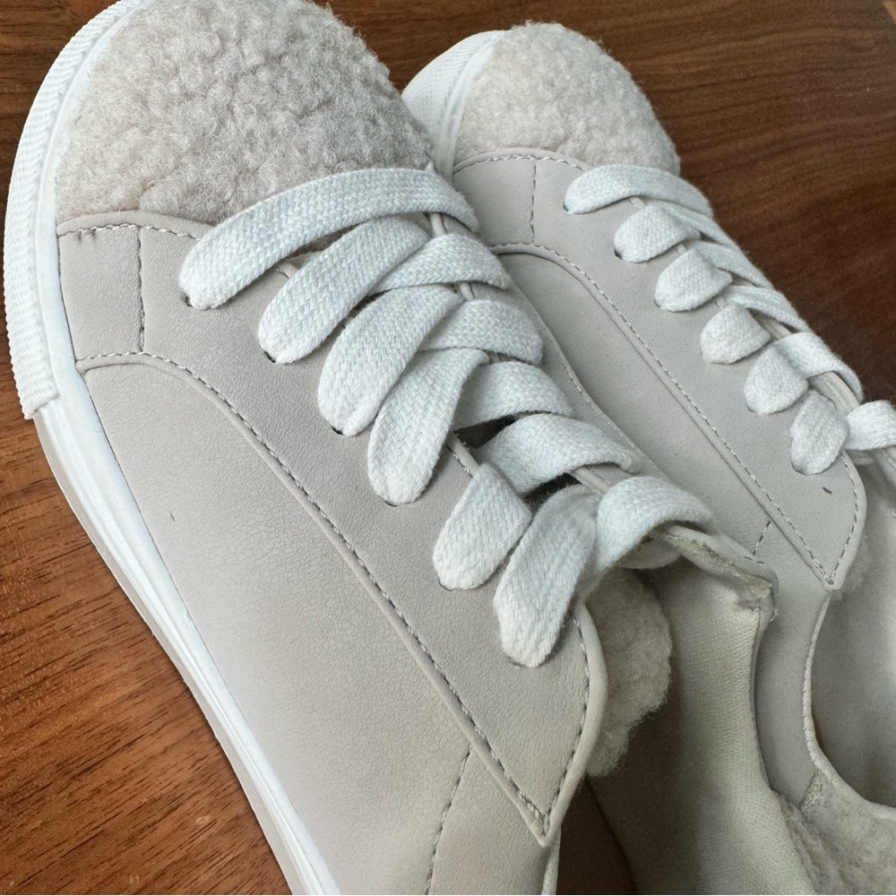 Treasure & Bond Kid’s Kamila Cozy Faux Fur Trim Sneaker. Size Kid’s 13. - Picture 10 of 14